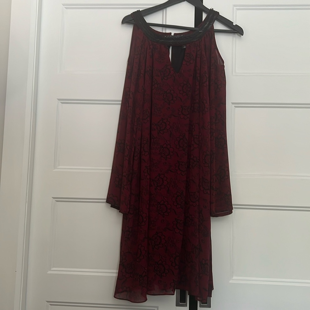 Elegant Burgundy Floral Dress with Cold Shoulder Detail in size 1X